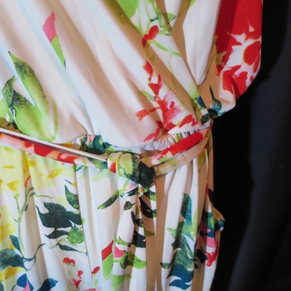 Jumpsuit - Picture 3 of 4